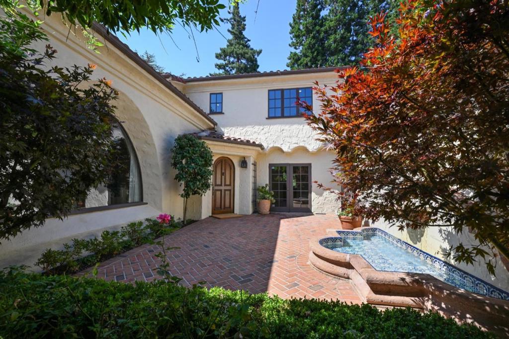 556 Kingsley Avenue, Palo Alto, CA 94301