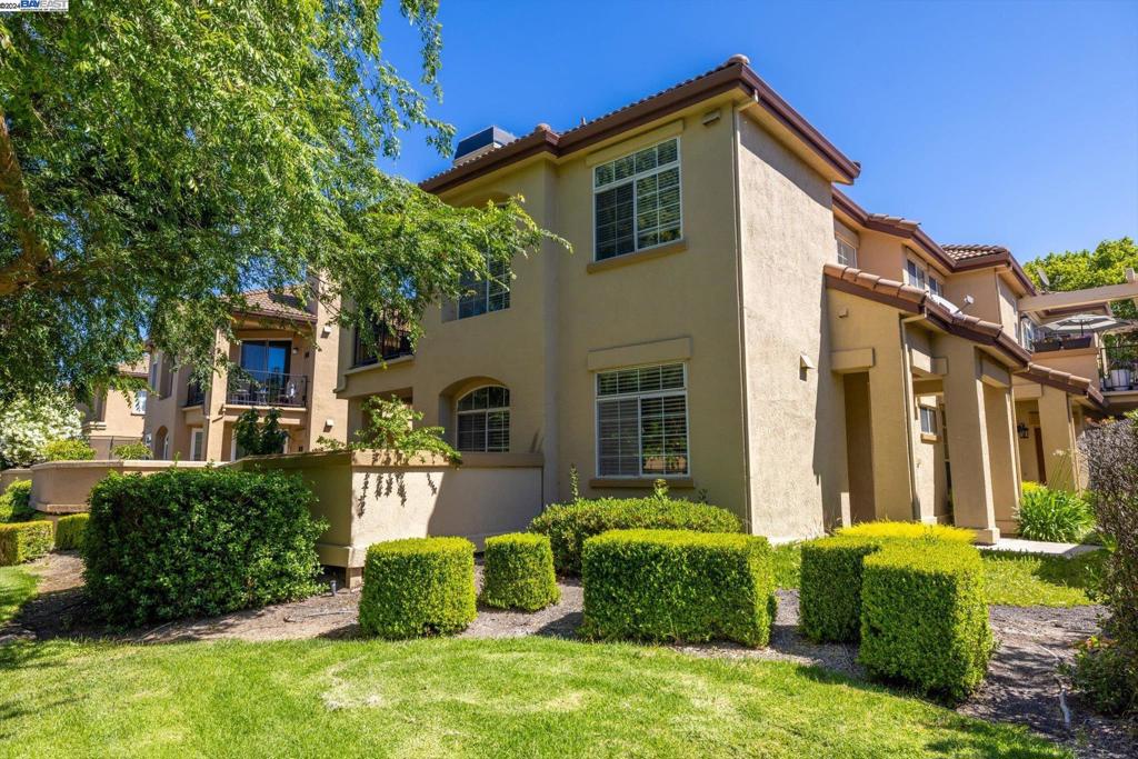 7672 Tuscany Dr, Dublin, CA 94568