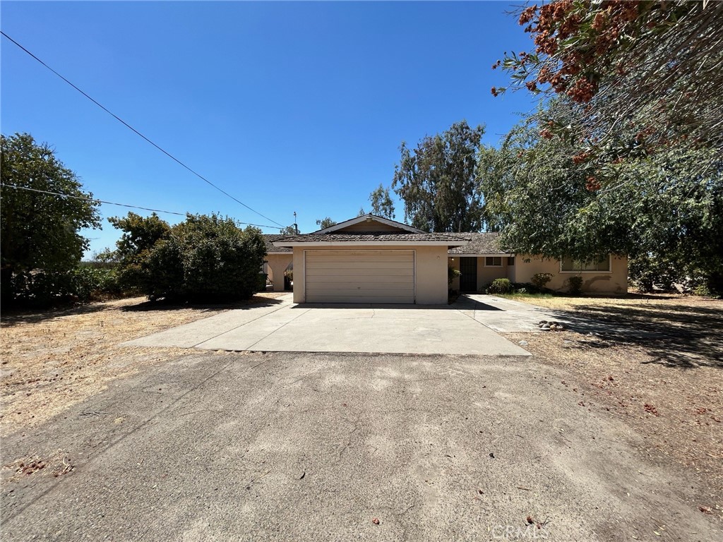 12027 S Brawley Avenue, Caruthers, CA 93609