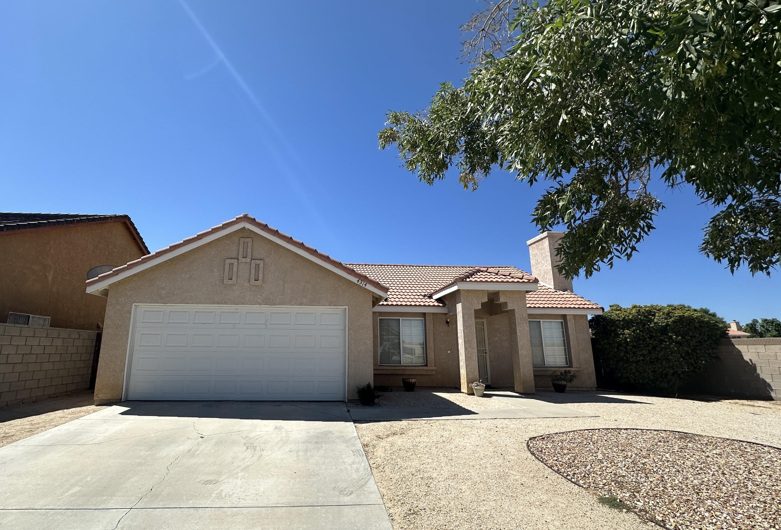 4314 Avoca Avenue, Palmdale, CA 93552