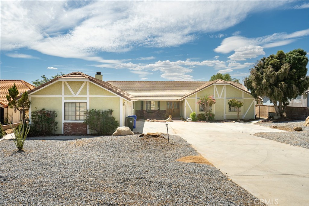 13744 Choco Road, Apple Valley, CA 92307