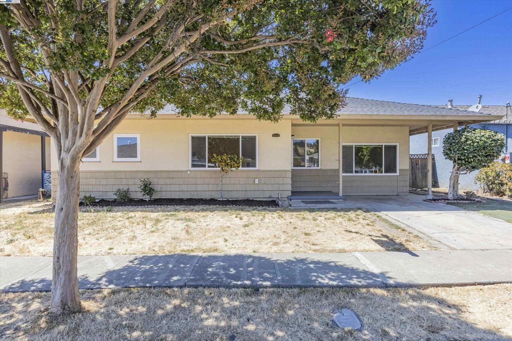 25455 Charles Ave, Hayward, CA 94544