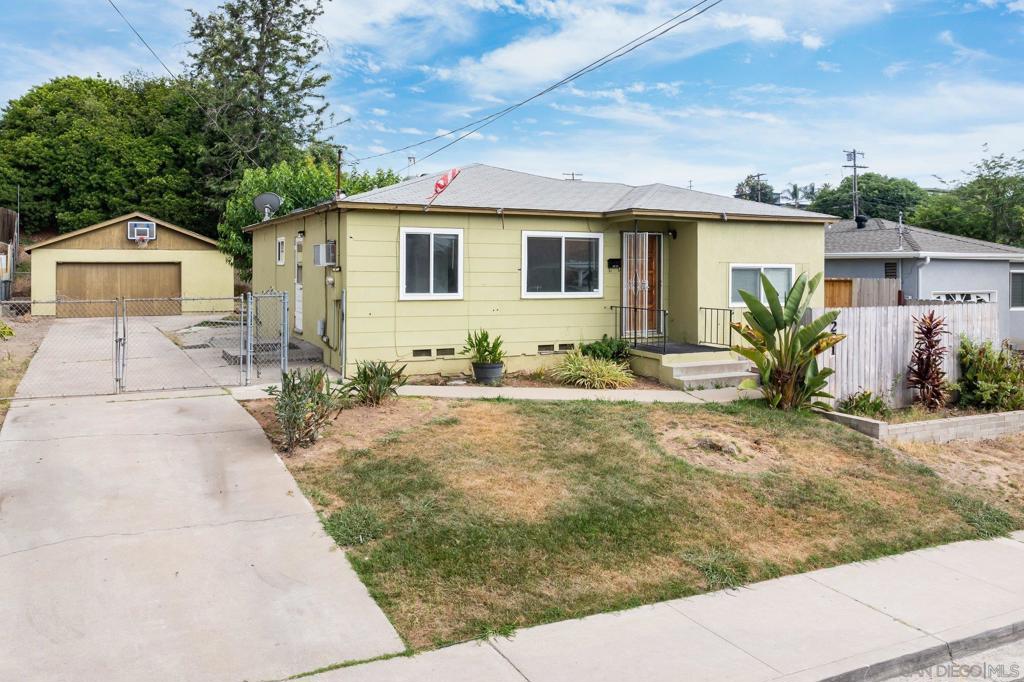 6221 Severin Dr, La Mesa, CA 91942