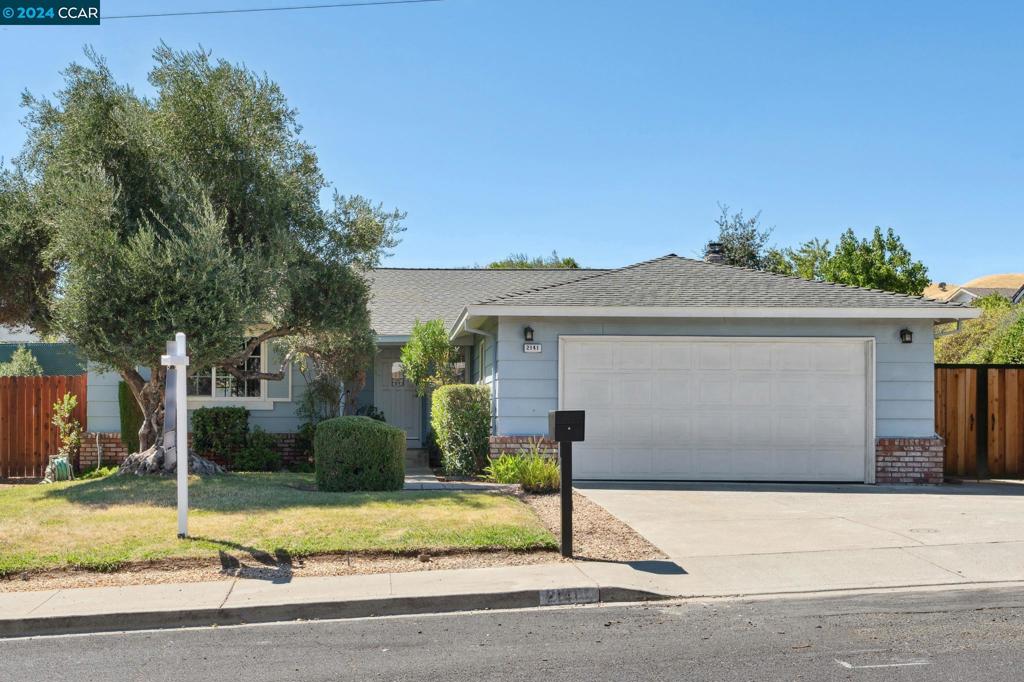 2141 Robles Dr, Antioch, CA 94509