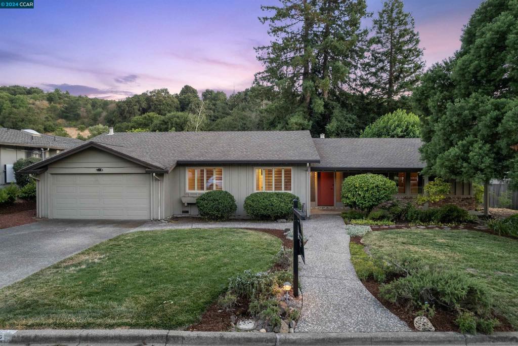 1152 Sanders Dr, Moraga, CA 94556