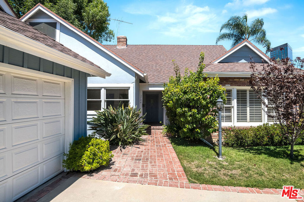 3744 Vineland Avenue, Studio City, CA 91604