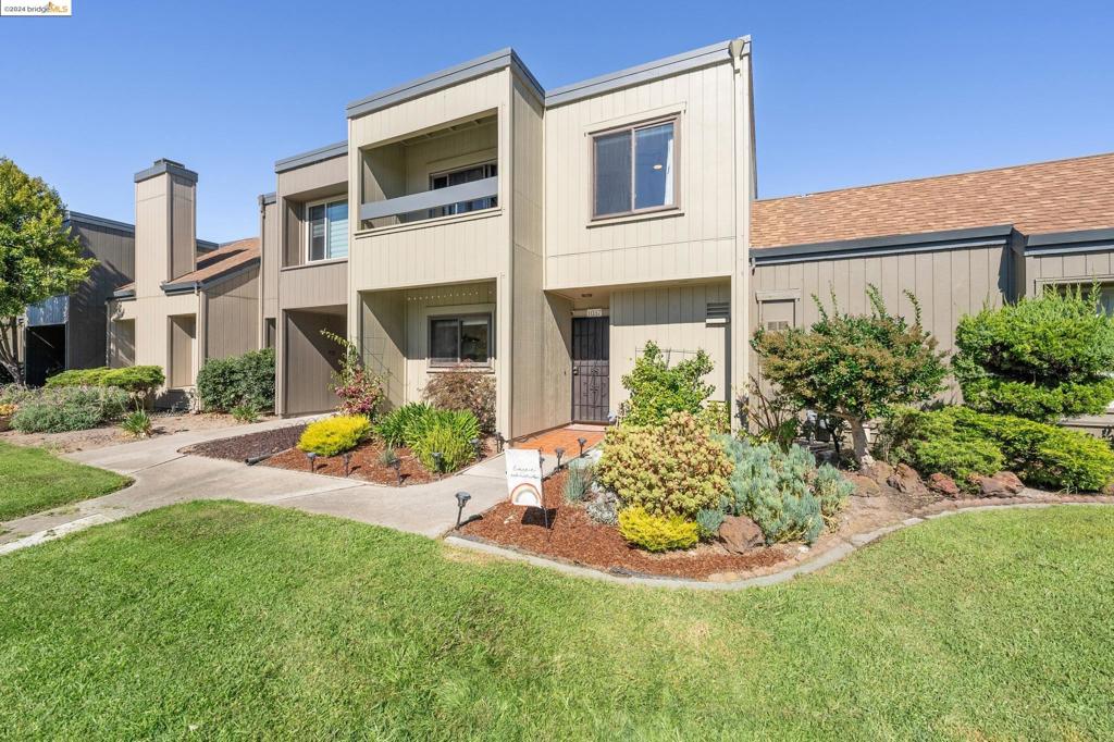 1037 Mangrove Ln, Alameda, CA 94502