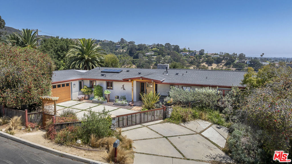 1090 El Medio Avenue, Pacific Palisades, CA 90272