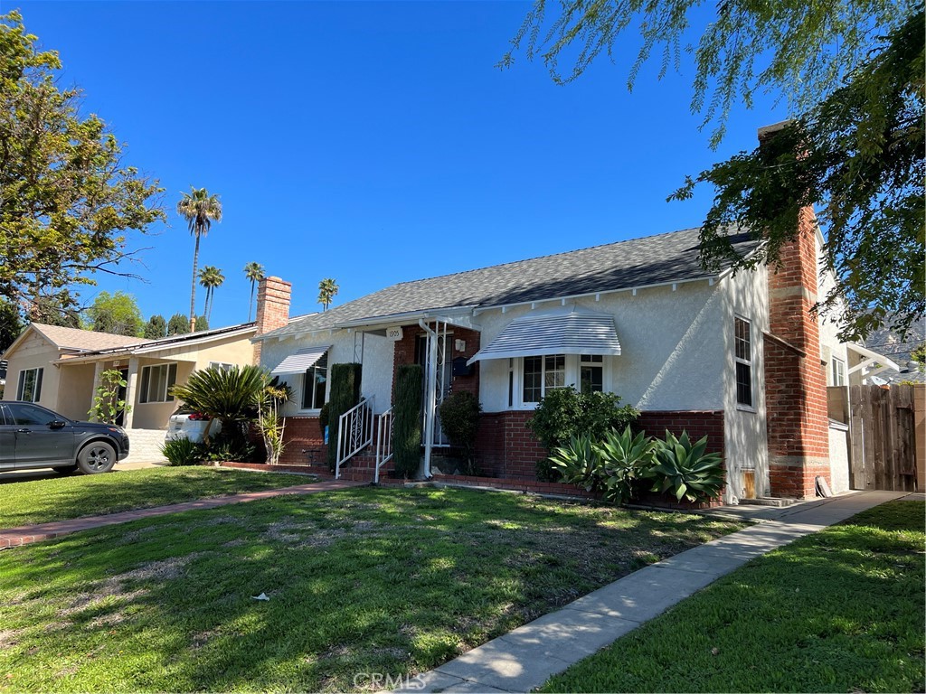 1905 Glenwood Road, Glendale, CA 91201