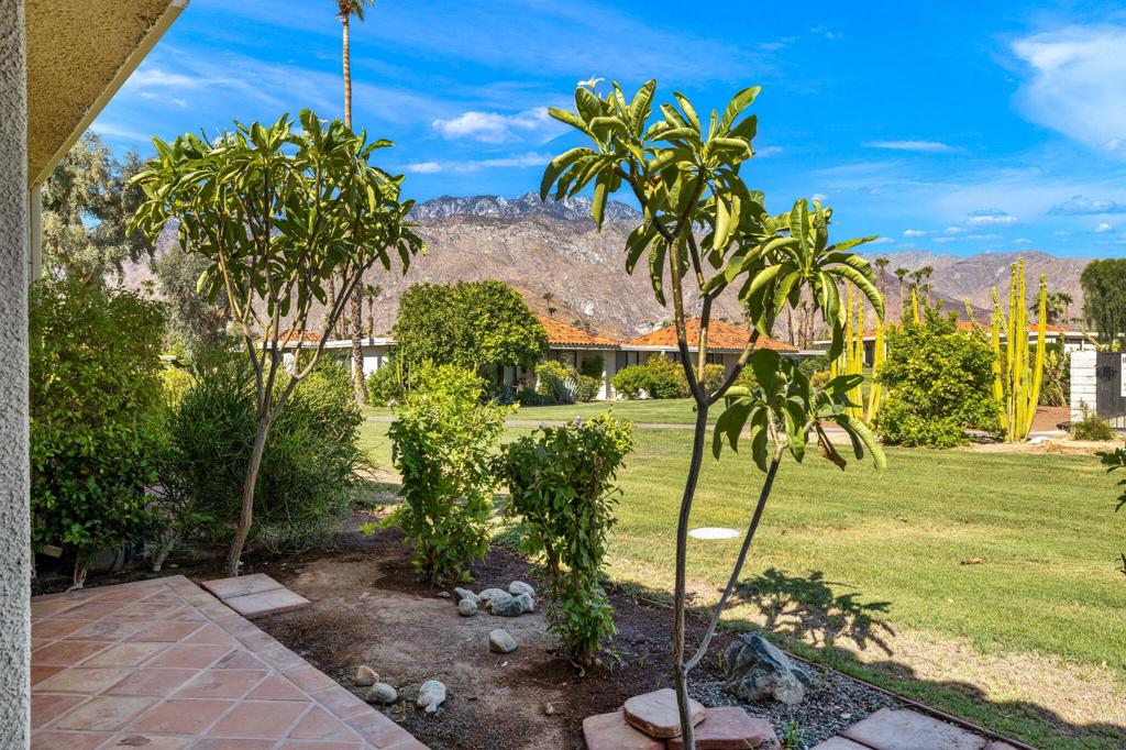 673 N Palomar Circle, Palm Springs, CA 92262