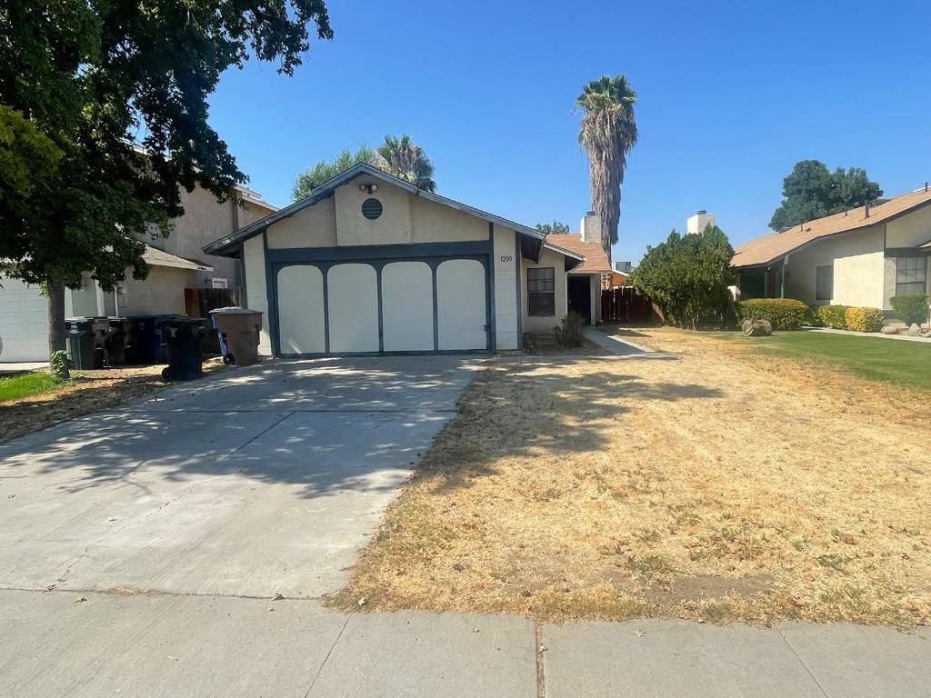 1200 Adelaide Avenue, Bakersfield, CA 93307