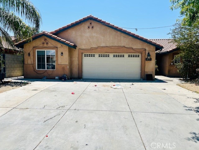 211 Scarletfire Drive, Bakersfield, CA 93307