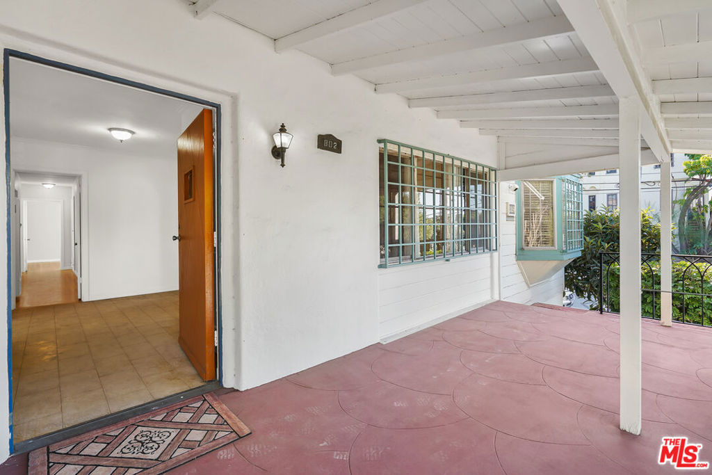 802 Parkman Avenue, Los Angeles, CA 90026