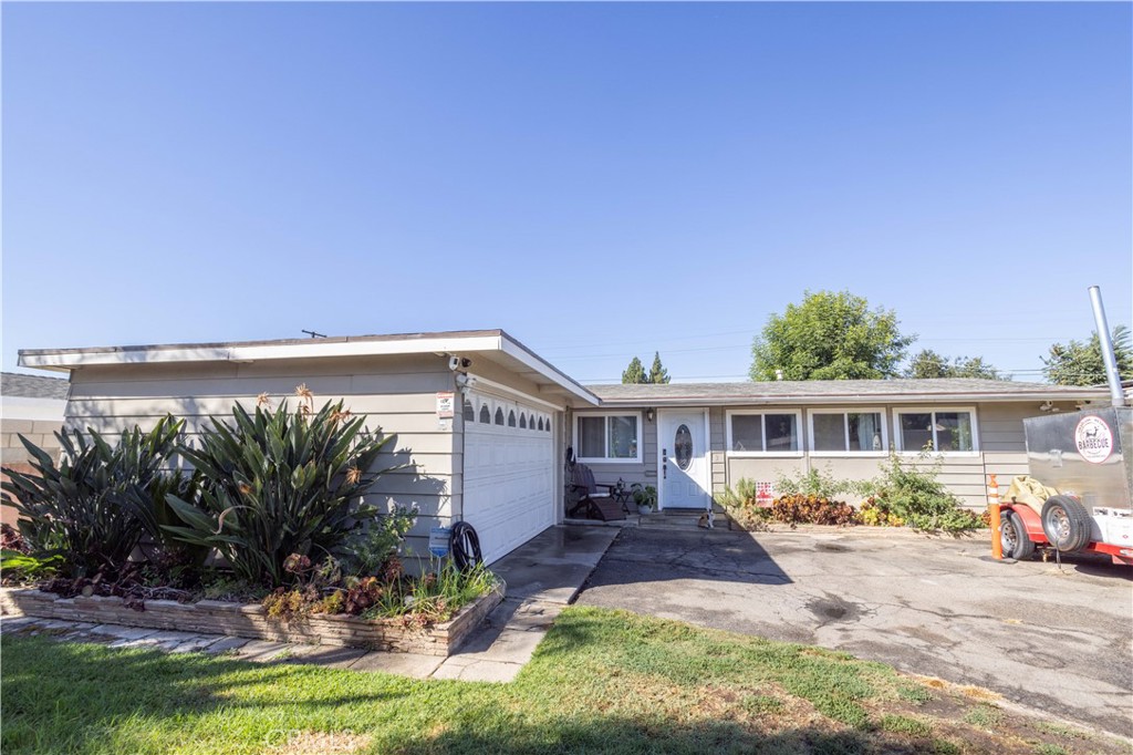 13073 Norris Ave., Sylmar, CA 91342