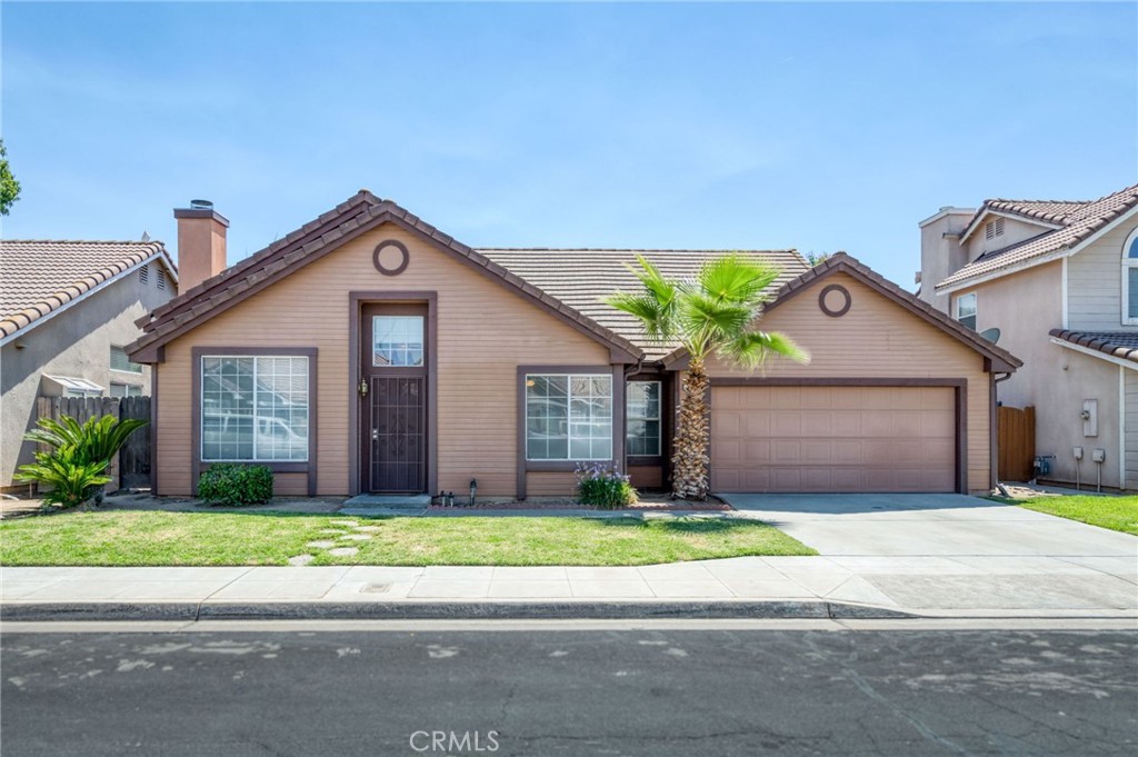 252 W Bedford Avenue, Clovis, CA 93611