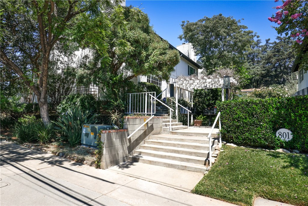 801 E Mendocino Street, #2B, Altadena, CA 91001