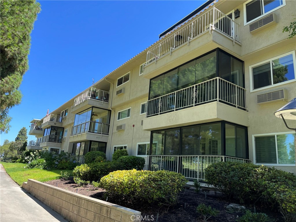 2387 Via Mariposa W , #2F, Laguna Woods, CA 92637