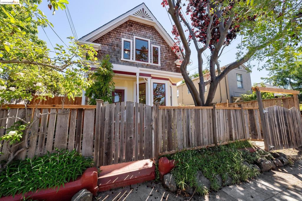 2533 California, Berkeley, CA 94703-3207