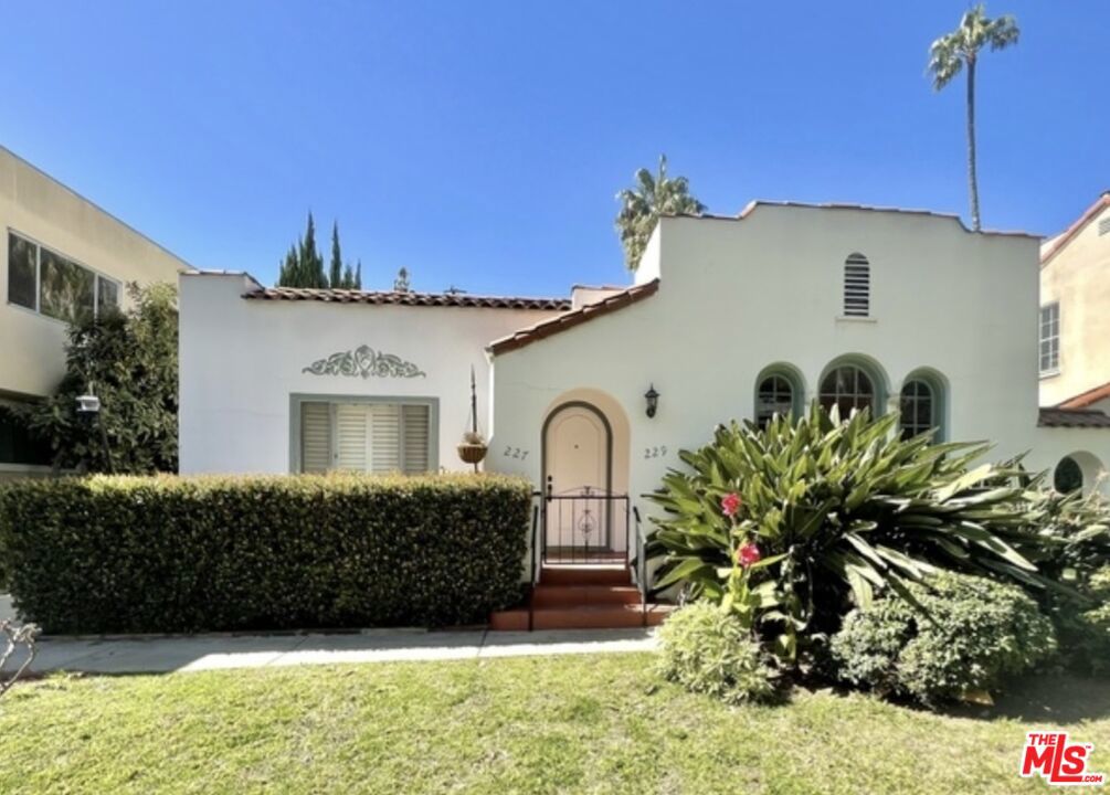 227 N Swall Drive, Beverly Hills, CA 90211