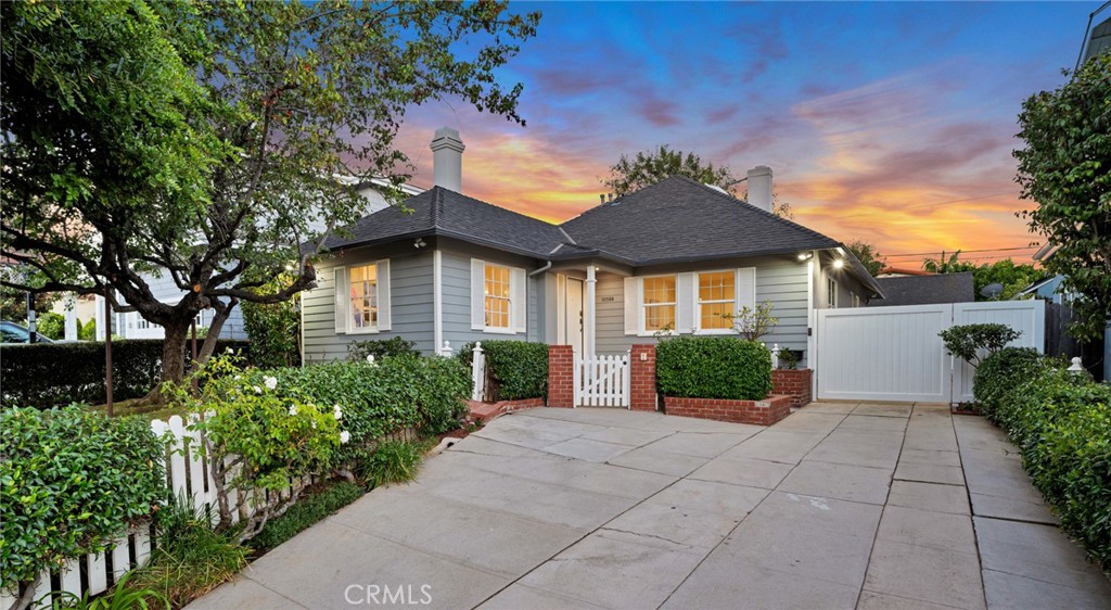 10588 Cushdon Avenue, Los Angeles, CA 90064