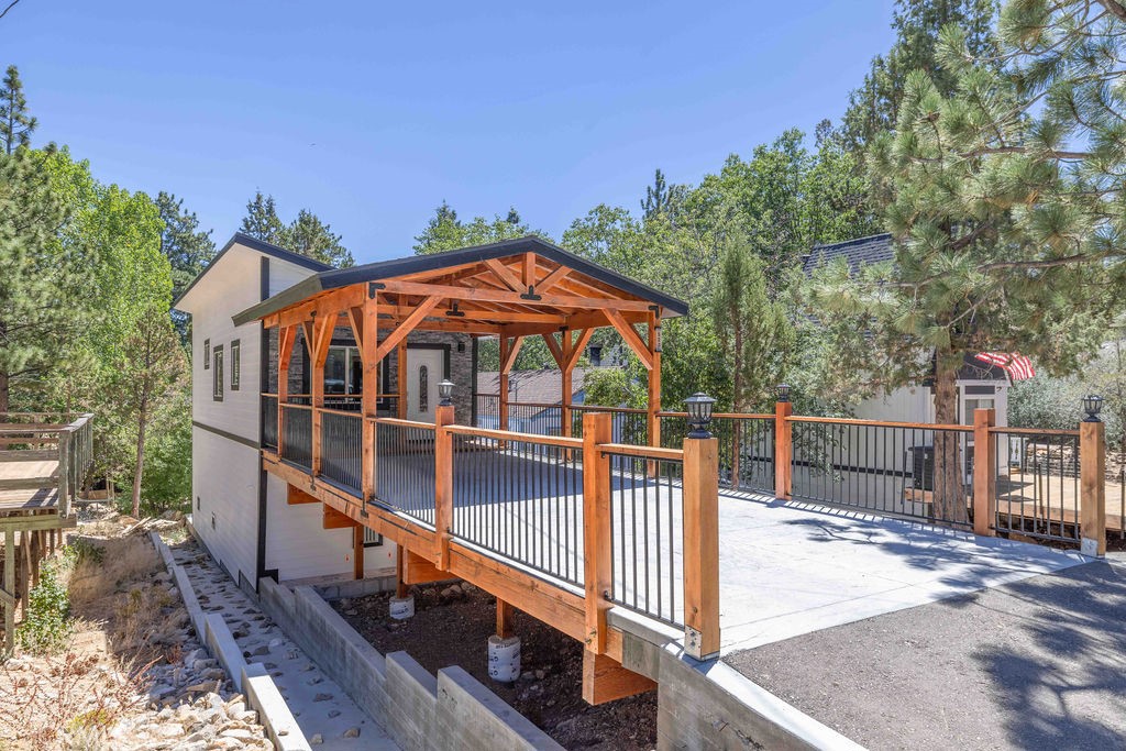 523 Cedar Lane, Sugarloaf, CA 92386