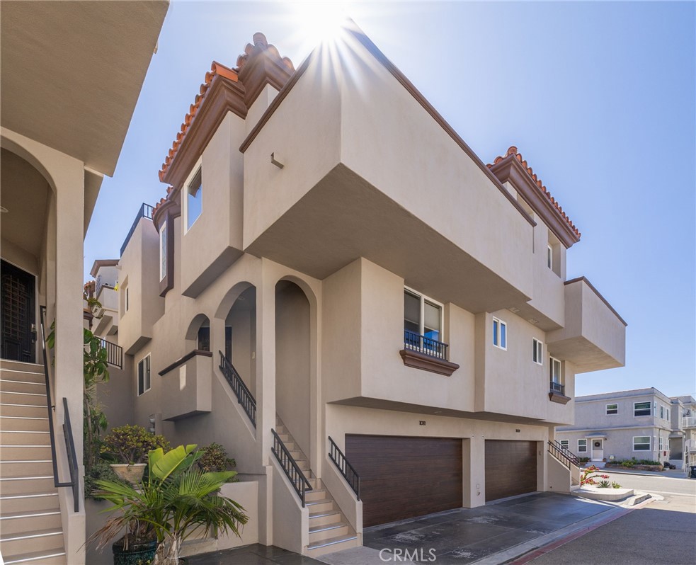 1011 Monterey Boulevard, Hermosa Beach, CA 90254