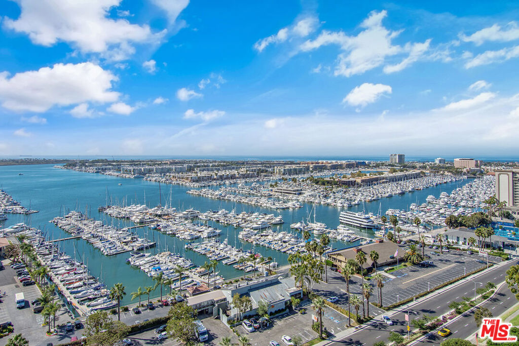 13700 Marina Pointe Drive, #318 | Similar Property Thumbnail