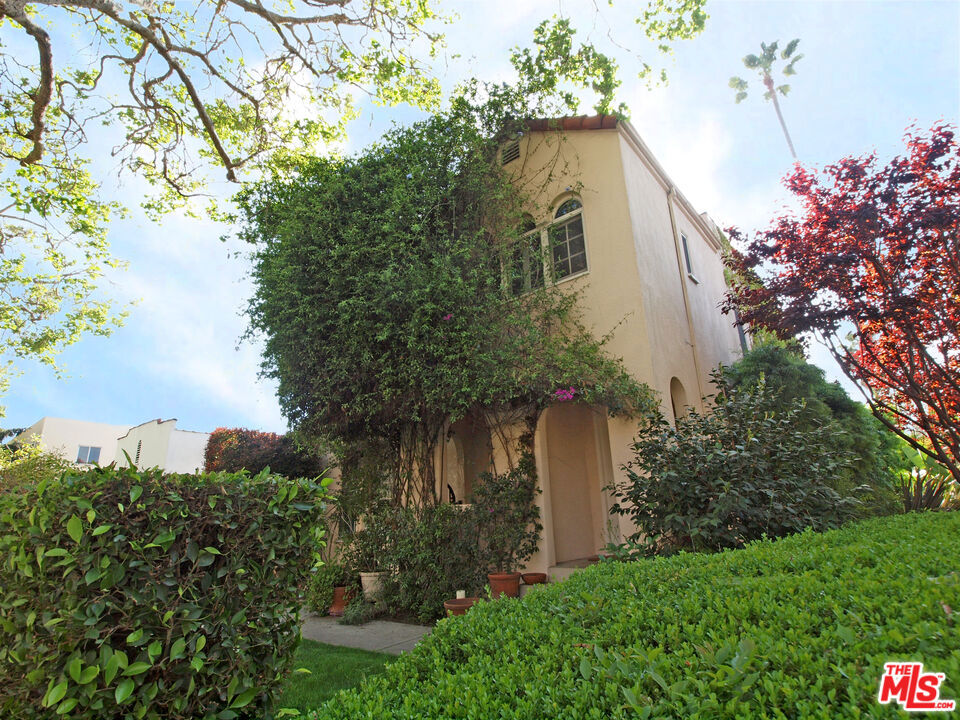 231 N Swall Drive, Beverly Hills, CA 90211