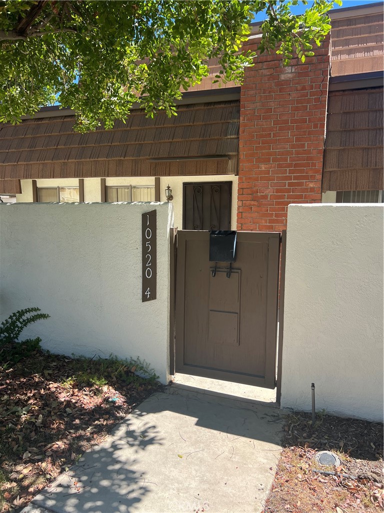 10520 Larwin Avenue, #4, Chatsworth, CA 91311