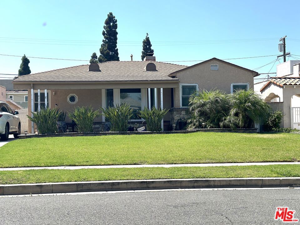 8915 S 8Th Avenue, Inglewood, CA 90305