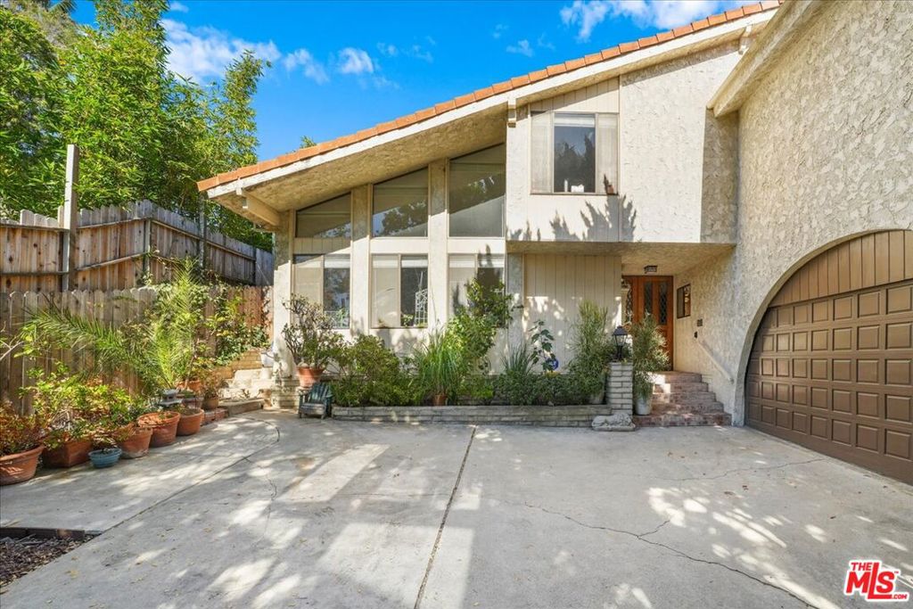 454 S Bundy Drive, Los Angeles, CA 90049