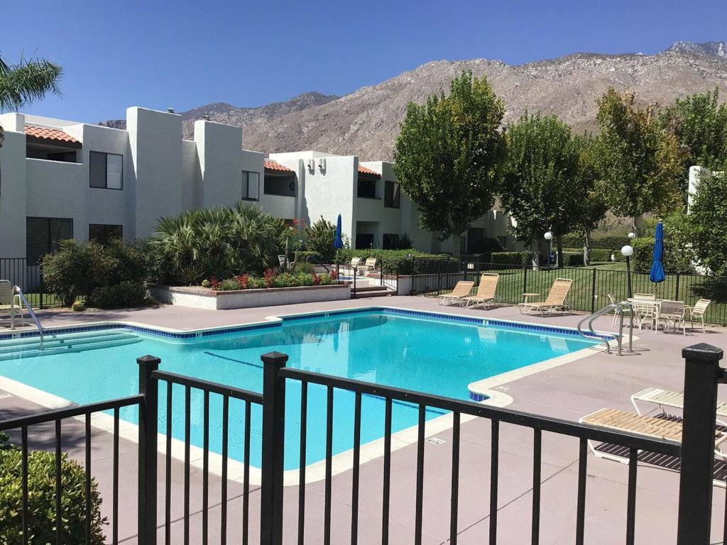 618 Violeta Drive, Palm Springs, CA 92262