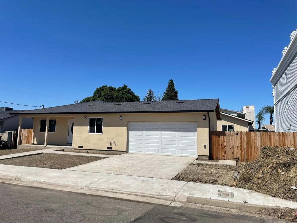 1405 Sierra Lane, Los Banos, CA 93635