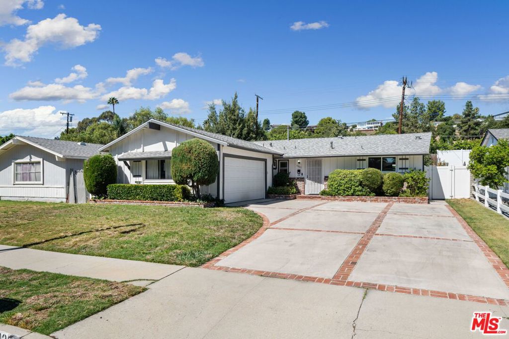 6425 Franrivers Avenue, West Hills, CA 91307