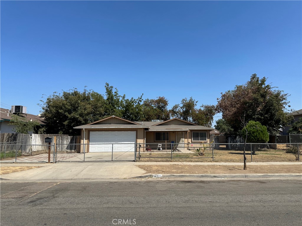 219 E Stanislaus Street, Fresno, CA 93706