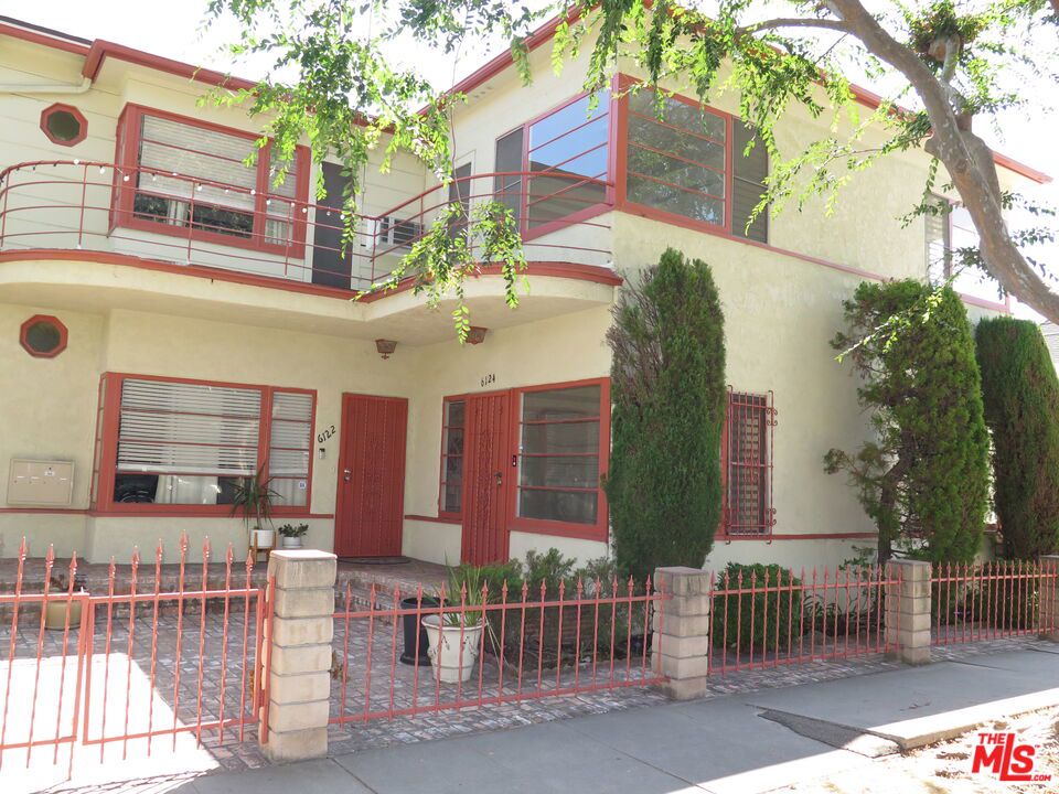 6120 Packard Street, Los Angeles, CA 90035