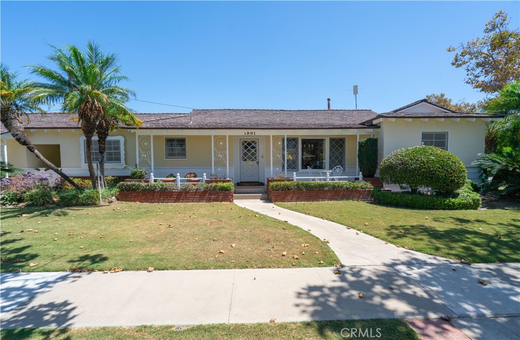 1901 N Greenbrier Street, Santa Ana, CA 92706