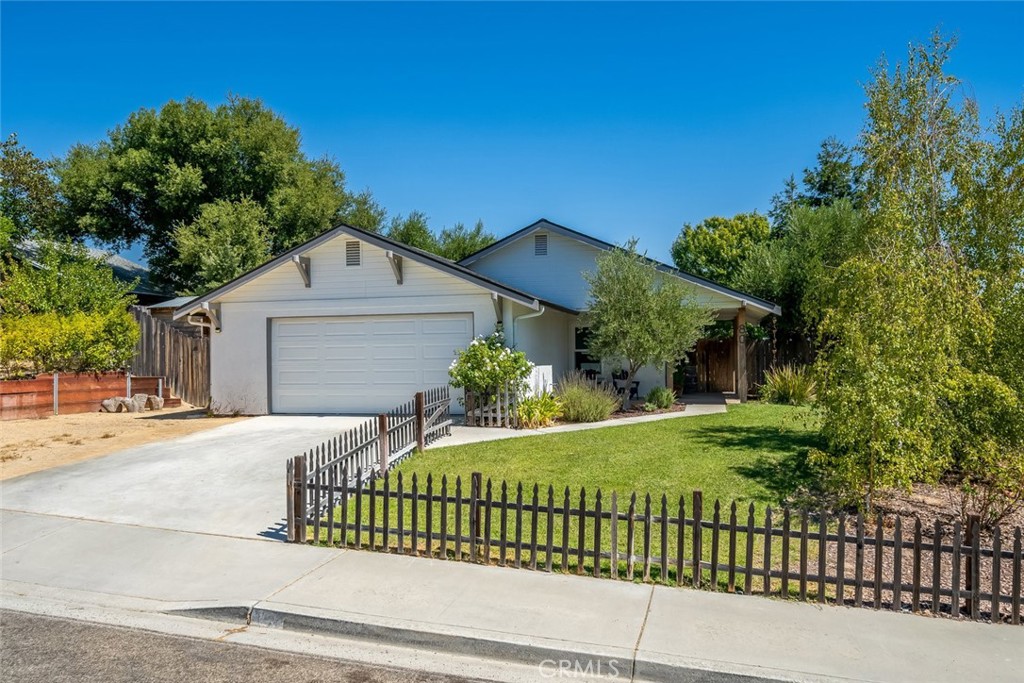 80 Julie Lane, Templeton, CA 93465