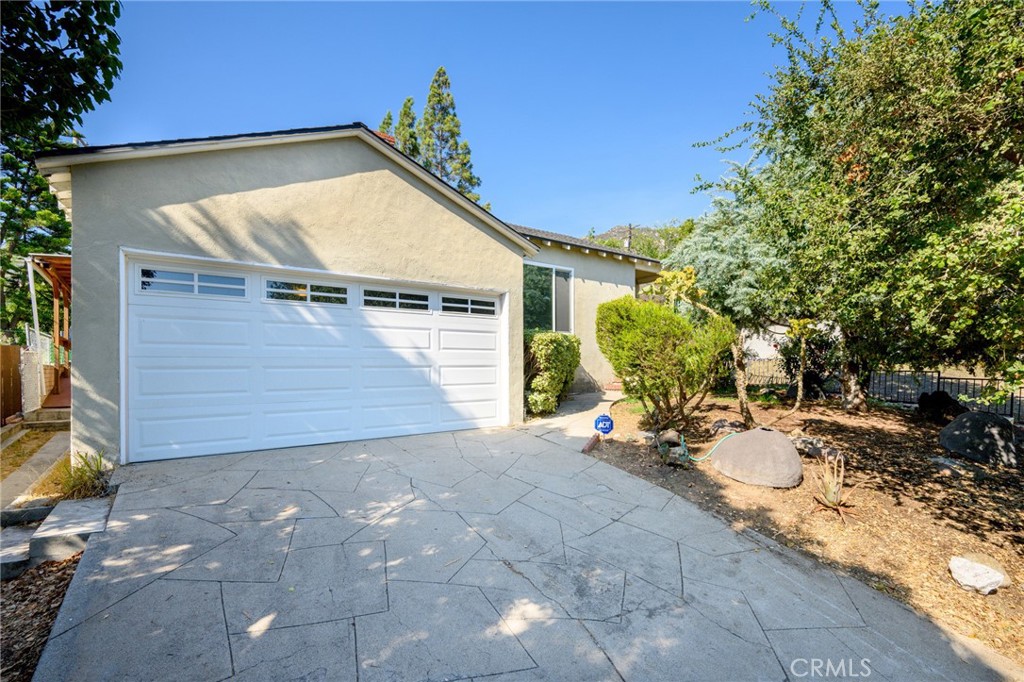 983 Athens Street, Altadena, CA 91001