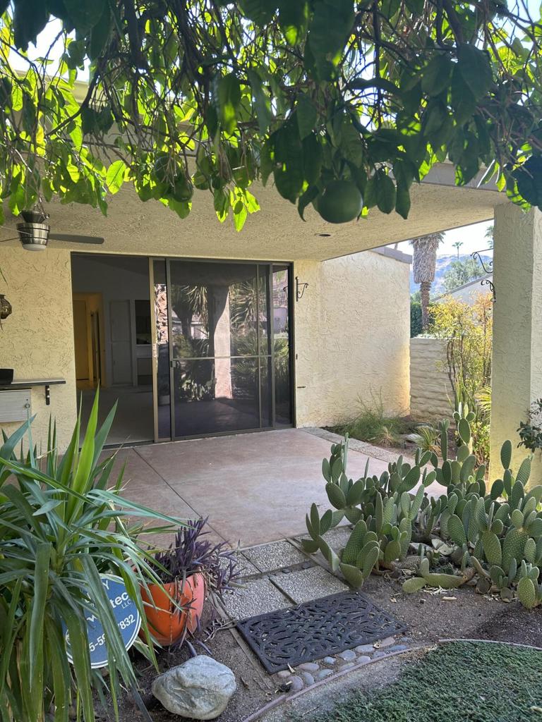 2111 S Calle Palo Fierro, Palm Springs, CA 92264