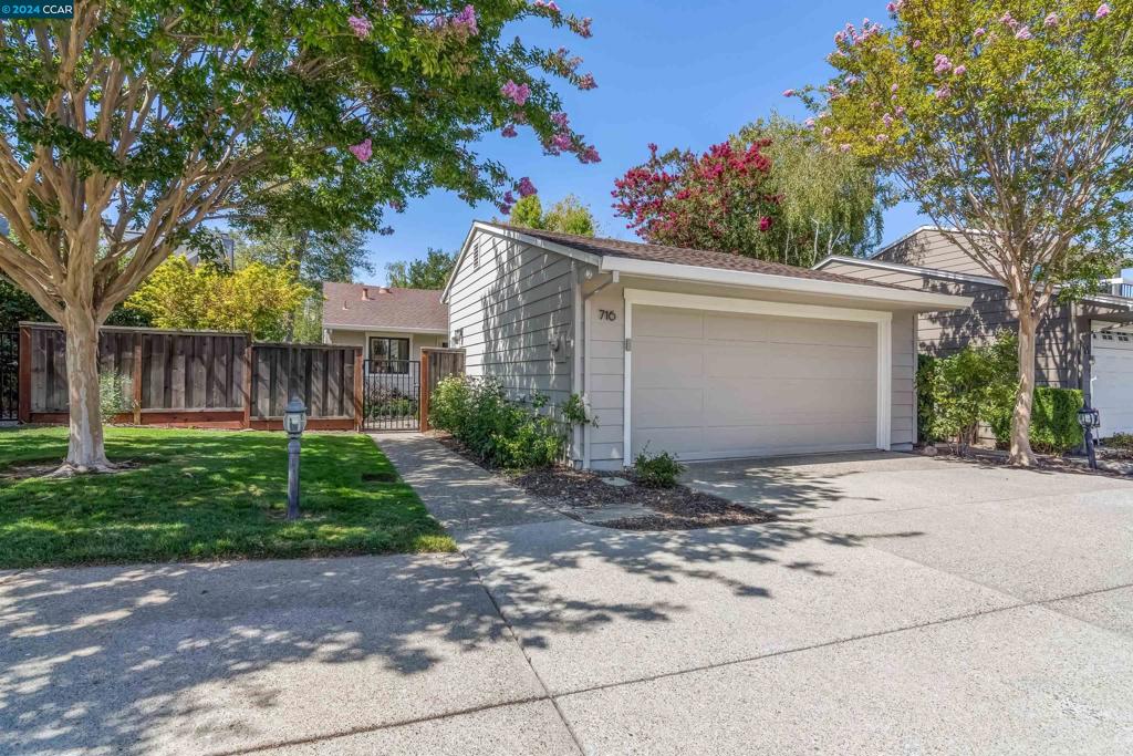 716 Augusta Dr, Moraga, CA 94556