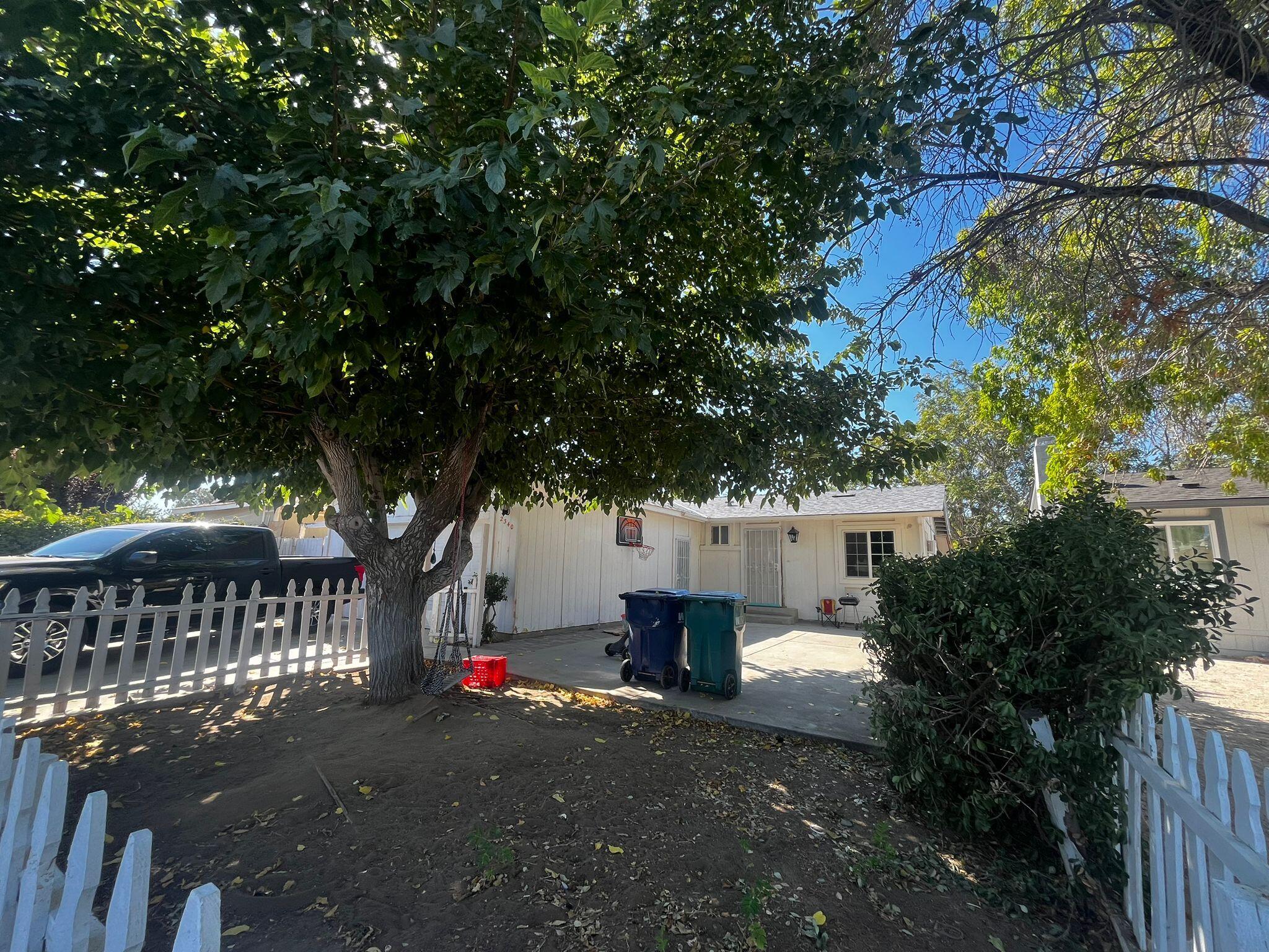 2340 Rosewood Avenue, Lancaster, CA 93535