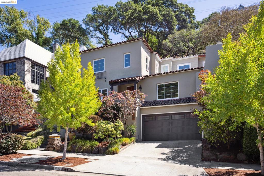 1557 Trestle Glen Rd, Oakland, CA 94610