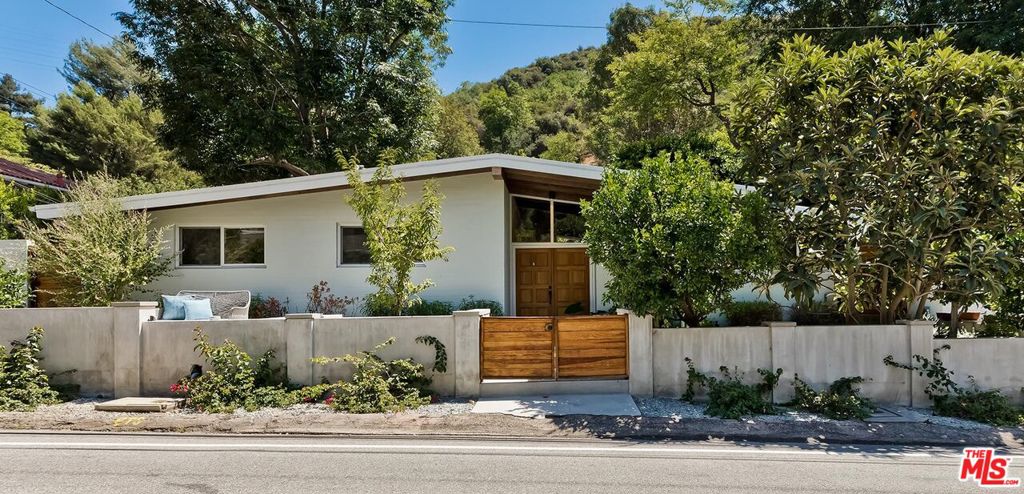 3380 Mandeville Canyon Road, Los Angeles, CA 90049