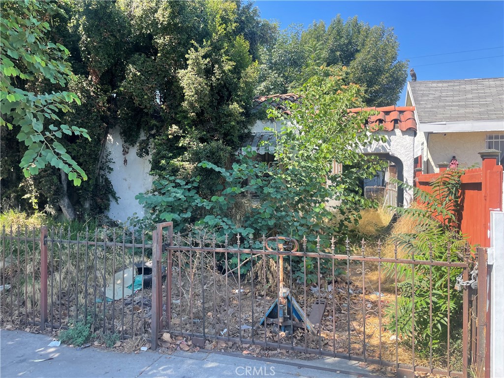 9427 Baird Avenue, Los Angeles, CA 90002