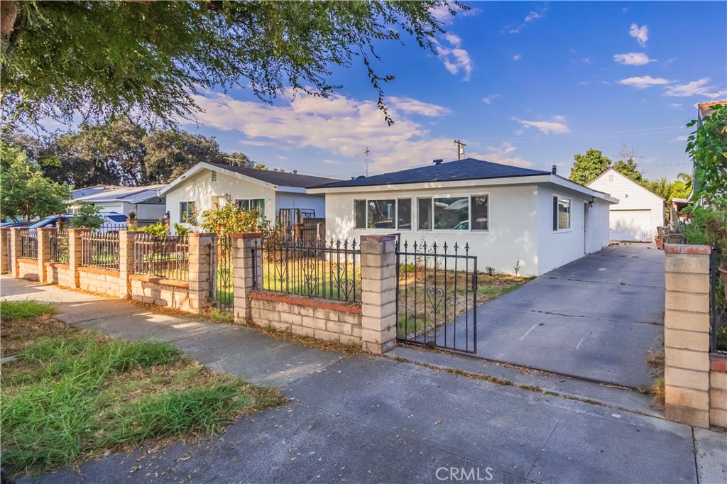 2078 Evergreen Street, Santa Ana, CA 92707