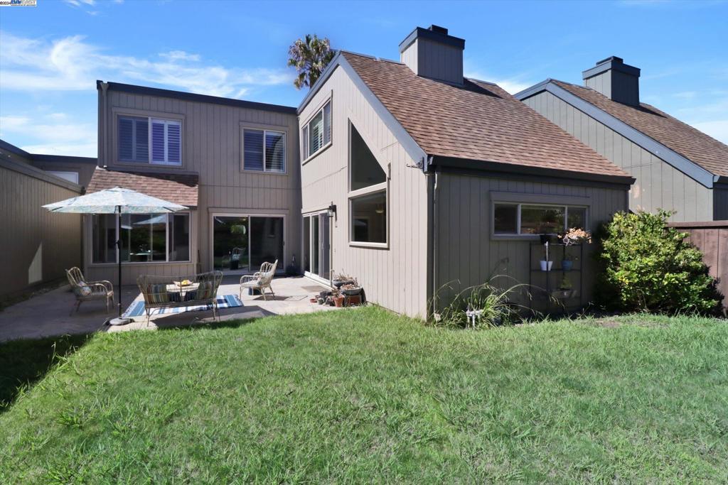 1038 Mangrove Ln, Alameda, CA 94502