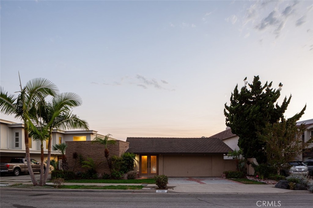 17109 Edgewater Lane, Huntington Beach, CA 92649