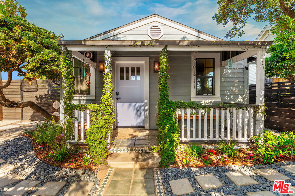 1014 Oakwood Avenue, Venice, CA 90291