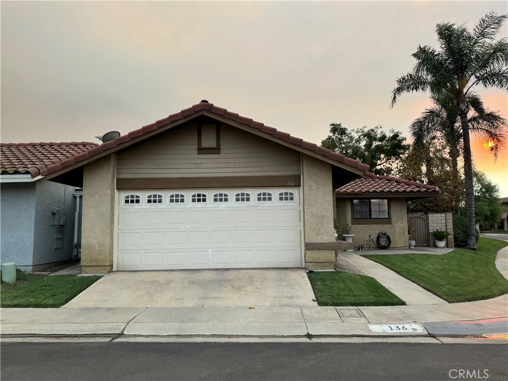 136 Mistletoe Drive, Corona, CA 92879